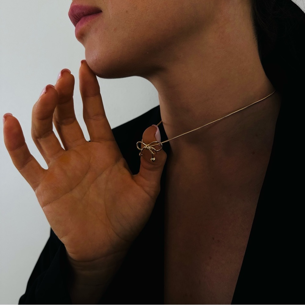 New Delicate Bow Pendant Necklace Minimalists Neck chain